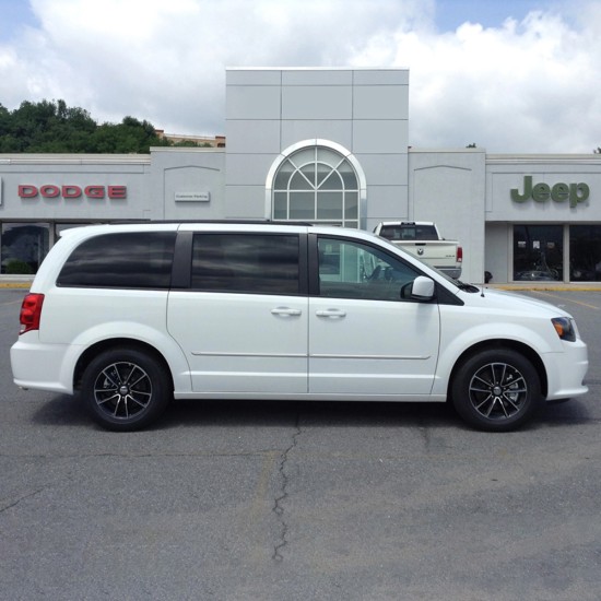 Dodge Grand Caravan ChromeLine Painted Body Side Molding 2018 - 2020 / CF-CARAVAN18 (CF-CARAVAN18) by www.Sportwing.com Dodge Grand Caravan ChromeLine Painted Body Side Molding 2018 - 2020 / CF-CARAVAN18 (CF-CARAVAN18) by www.Sportwing.com