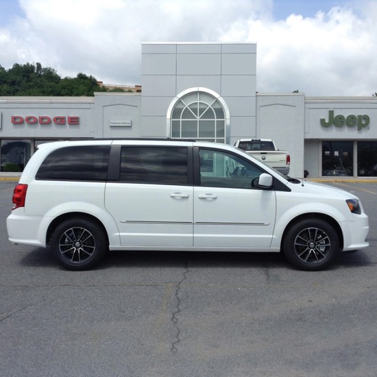 Dodge Grand Caravan Painted Moldings with a Color Insert 2018 - 2020 / CI-CARAVAN18 (CI-CARAVAN18) by www.Sportwing.com