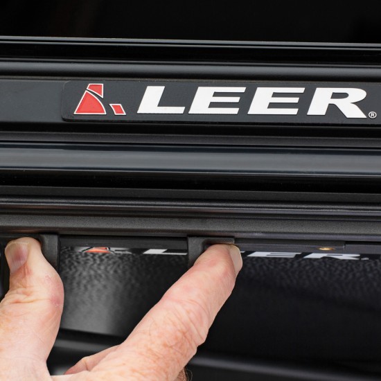 Chevrolet Silverado 5'8” Bed HF350M Folding Tonneau Cover 2014 - 2019 / 631120 Chevrolet Silverado 5'8” Bed HF350M Folding Tonneau Cover 2014 - 2019 / 631120