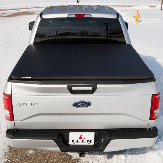 Chevrolet Silverado 5'8” Bed Latitude Folding Tonneau Cover 2014 - 2019 / 630120 Chevrolet Silverado 5'8” Bed Latitude Folding Tonneau Cover 2014 - 2019 / 630120