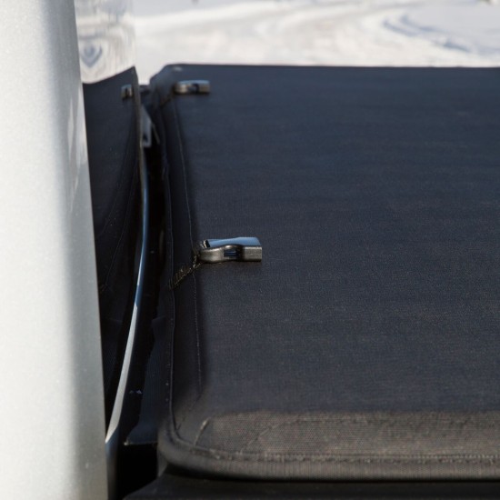 Chevrolet Silverado 5'8” Bed Latitude Folding Tonneau Cover 2014 - 2019 / 630120 Chevrolet Silverado 5'8” Bed Latitude Folding Tonneau Cover 2014 - 2019 / 630120