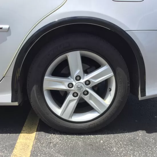 Universal FenderGard Fender & Wheel Well Molding Trim with Lip - 25 Ft Roll - 1 1/2” Wide - Black